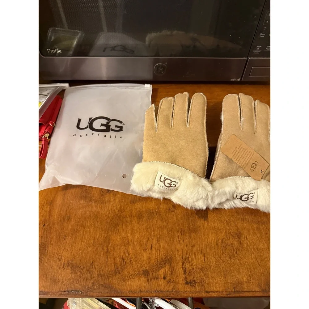 UGG Australia Shearling Gloves Chestnut Suede Sheepskin Fur Trim New‎ with Tags